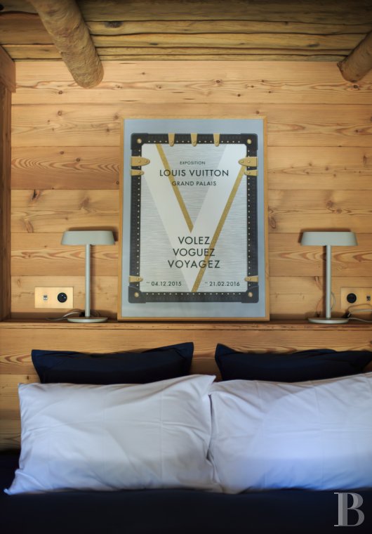 En Savoie, dans un hameau de la vallée de la Tarentaise, un grand chalet traditionnel rénové avec soin - photo  n°46